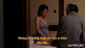 Anh hói buồi to nện cháy máy cô em hàng múp đang nứng