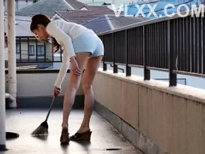 Má kế đến chúc mừng con trai tốt nghiệp và món quà bất ngờ