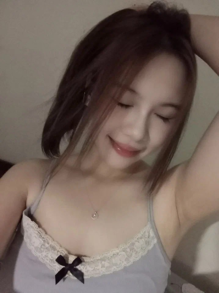 Muốn có con nhưng chồng yêu lại vô sinh, bạn gái của con trai tìm đến bố gã chồng cực khỏe