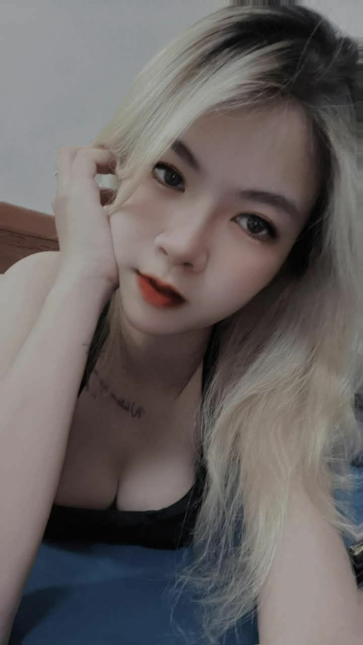 Anh chàng số hưởng và em gái hàng xóm dâm đãng